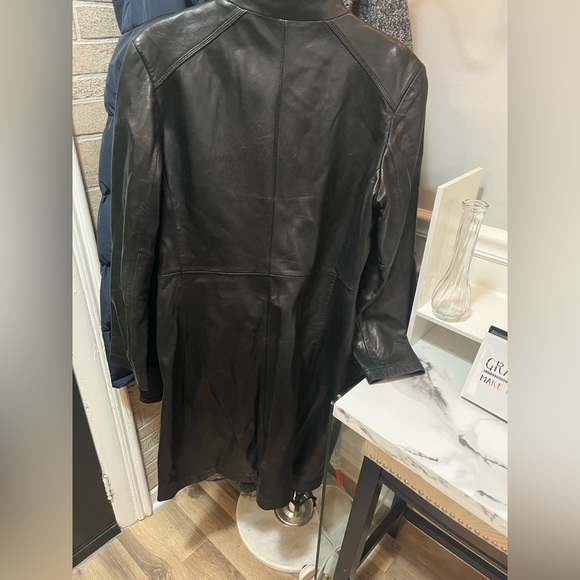 KENNETH COLE LEATHER COAT - Picture 2 of 2